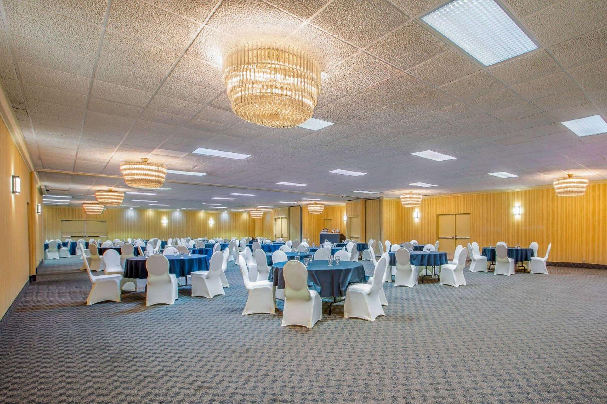 Days Inn By Wyndham Sudbury & Conference Centre Zewnętrze zdjęcie